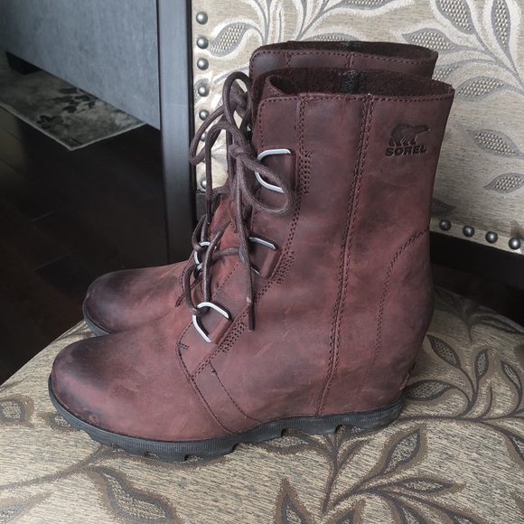 Gorgeous “Like New” Joan of Arc Sorel Wedge Boots - Picture 2 of 7
